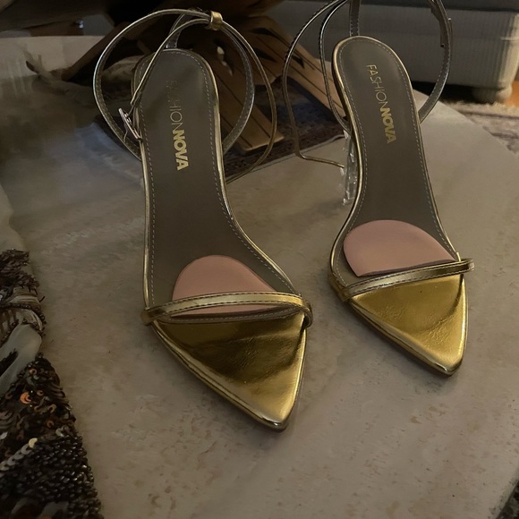 Gold star high heels - Picture 4 of 5